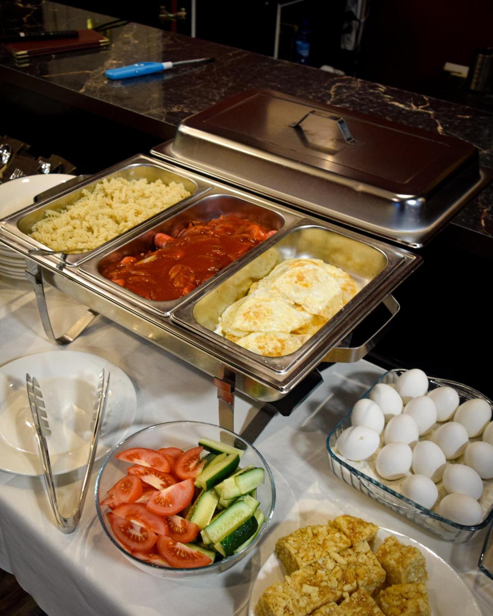 Hotel "Continent" Halal Karaganda Ngoại thất bức ảnh