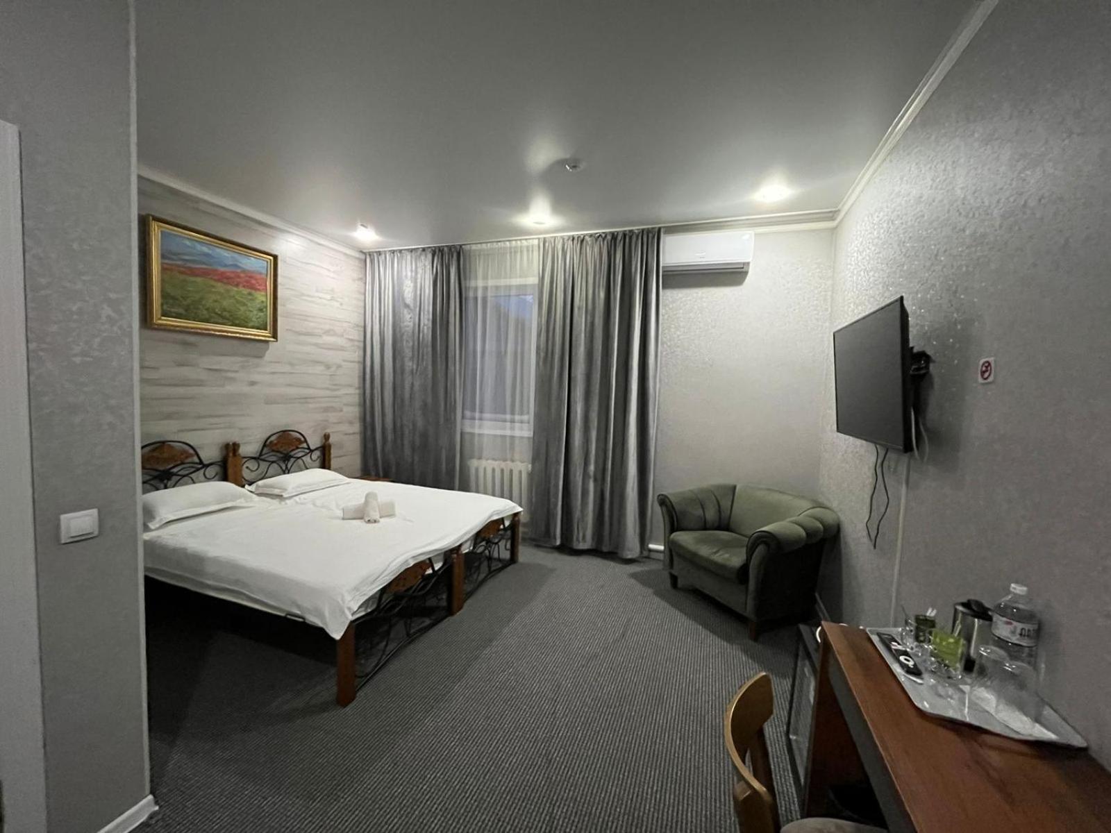 Hotel "Continent" Halal Karaganda Ngoại thất bức ảnh